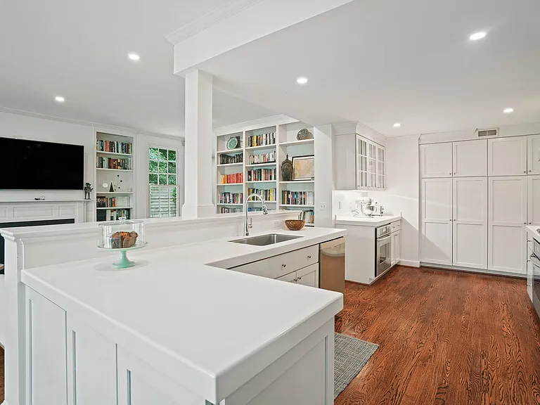 5320 Albemarle St — Photo 7
