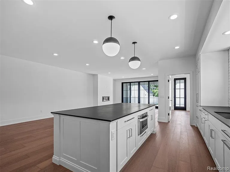 887 Redding Rd — Photo 7