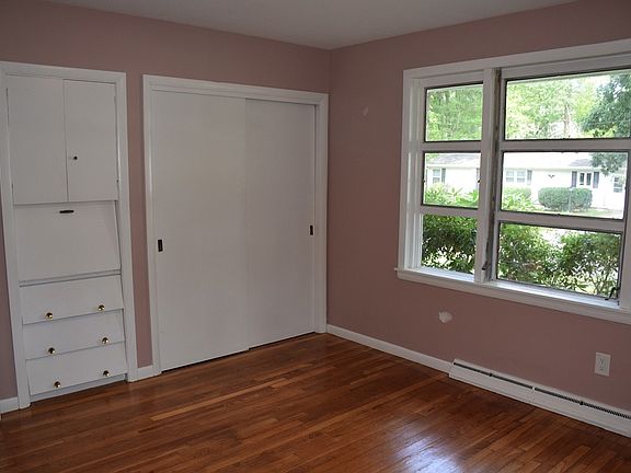 4th image of 6 Birchwood Dr