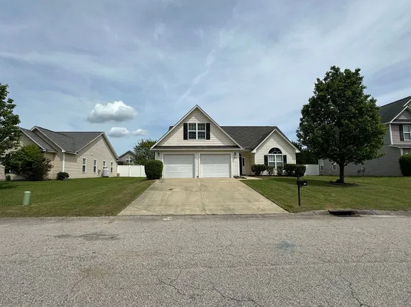 904 Fairfield Cir, Raeford, NC 28376
