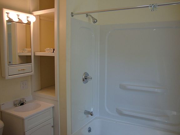 5th image of 209 Madison St APT 2