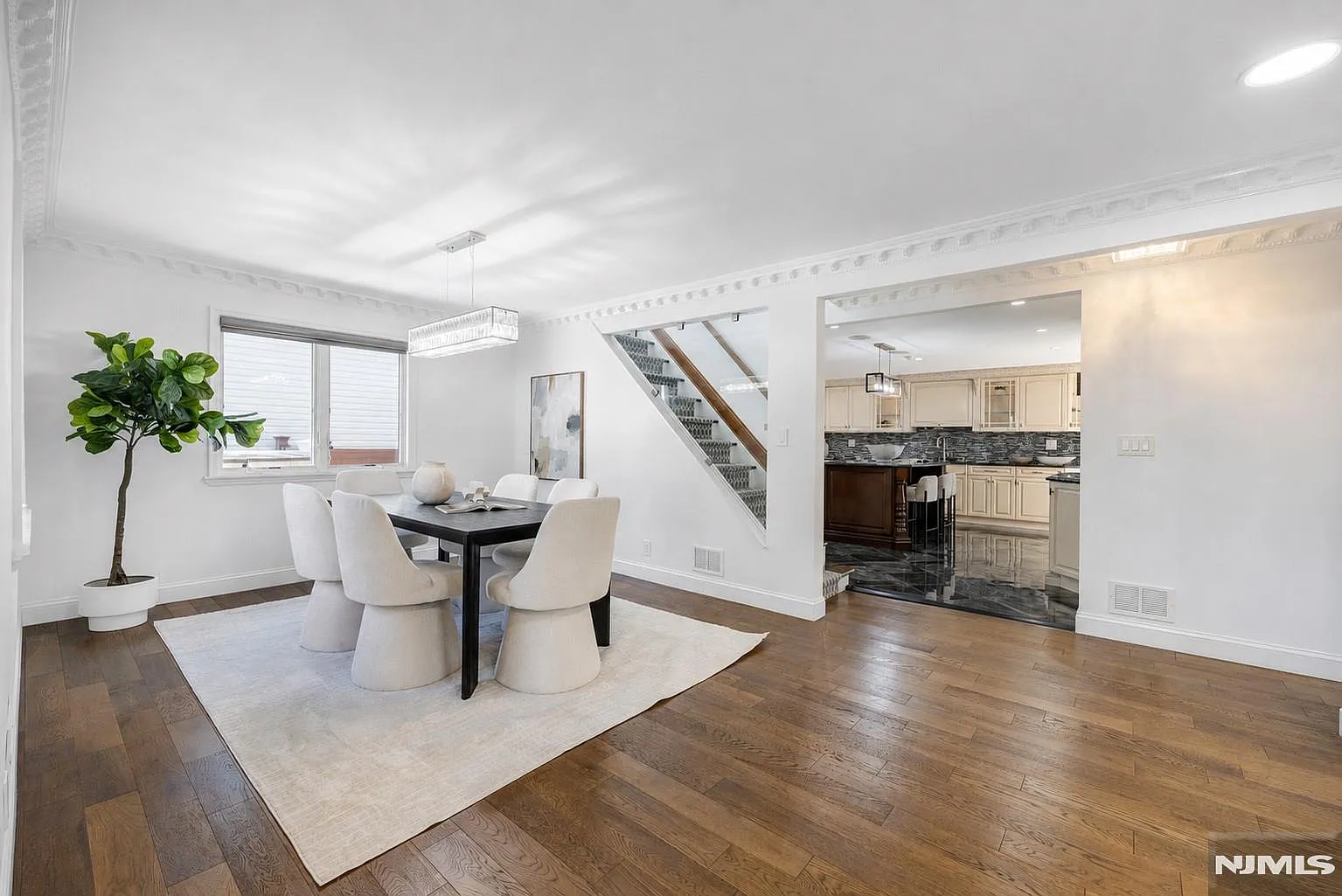 4 bed, 2254 sqft, $6,000 — Photo 3