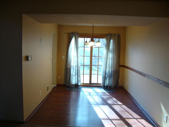 4th image of 305 W Eagle Lake Dr