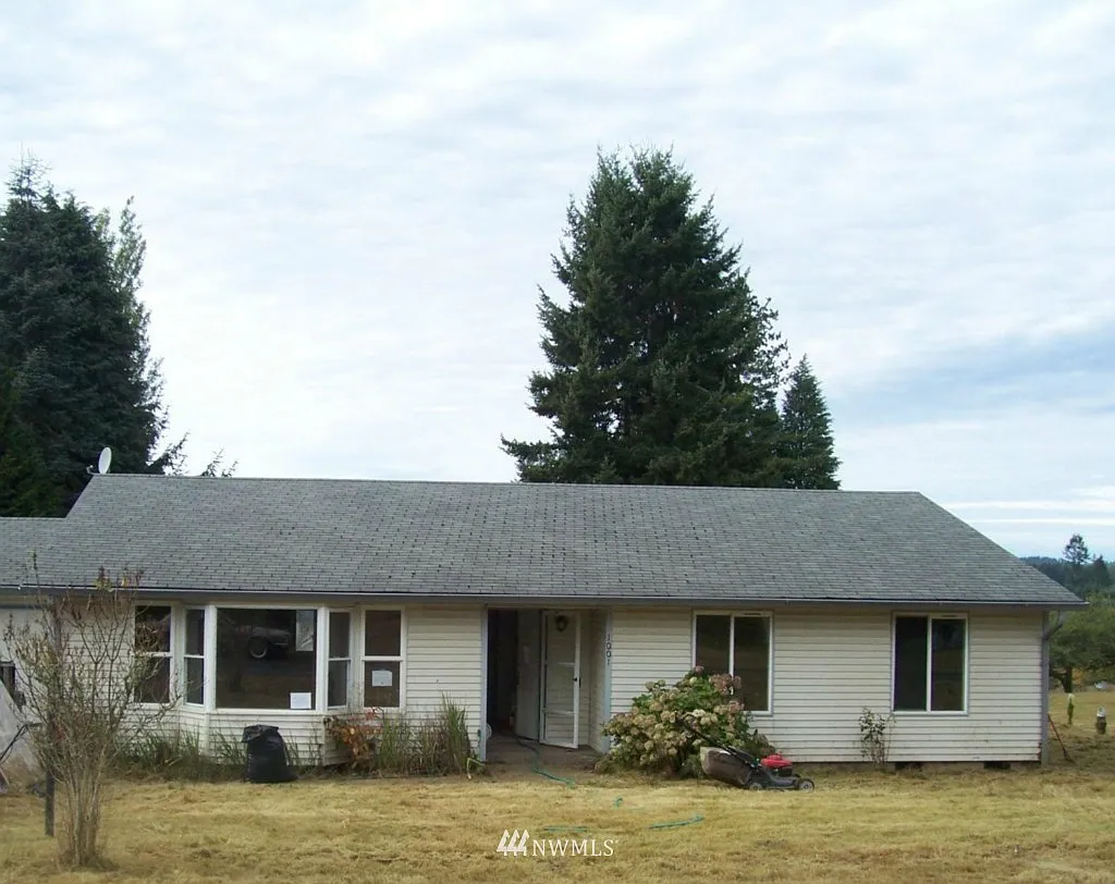 1001 NE Rhoads Street photo 1