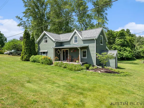 8277 Alpine Ave NW, Sparta, MI 49345