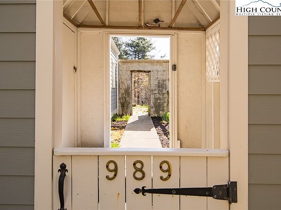 3rd image of 989 Little Laurel Road