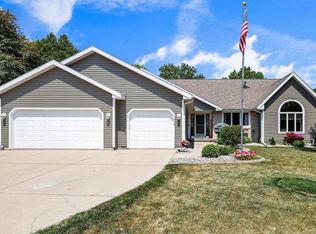 1914 Manchester Xing, Waunakee, WI 53597