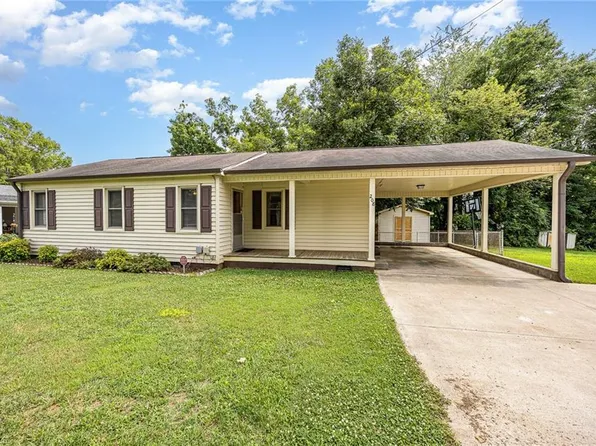 208 E Maple St, Yadkinville, NC 27055