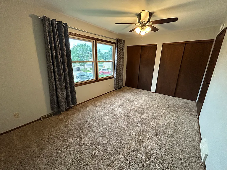 2711 Albany Ct — Photo 12