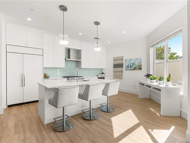 55 SE Seminole St #1-A — Photo 4