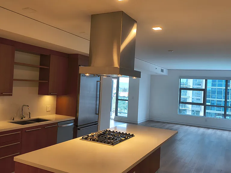 9 Macarthur Pl #N604 — Photo 4