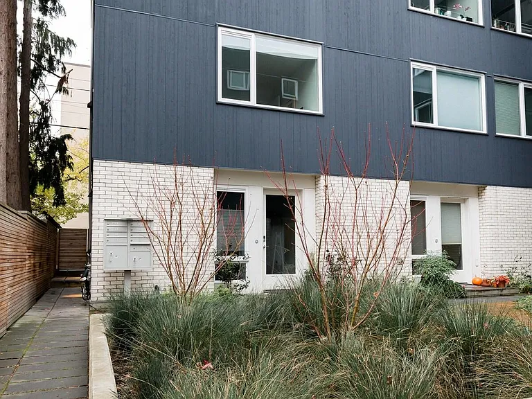 339 16th Ave E #A — Photo 36