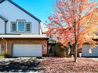 110 Waterside Pl, Burr Ridge, IL 60527