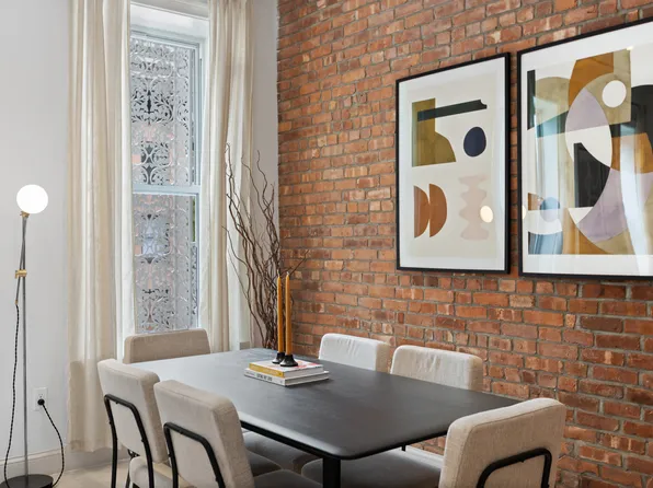 808 Lexington Avenue image 17 of 32