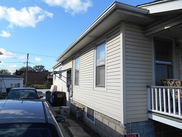 2nd image of 2606 Commercial Ave