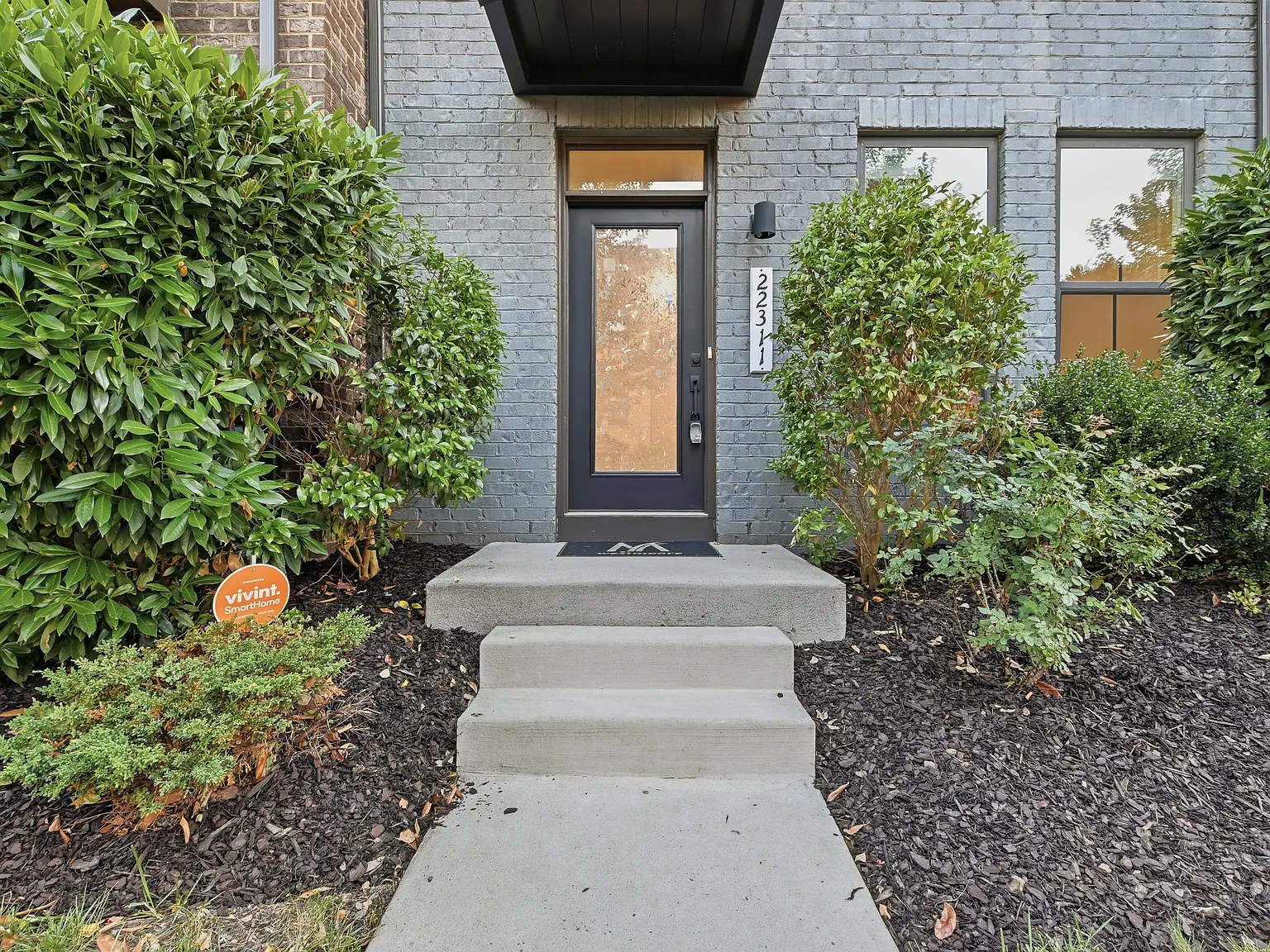 4 bed, 2840 sqft, $3,999 — Photo 3