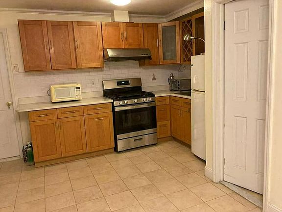 2nd image of 68-44 Clyde St #1