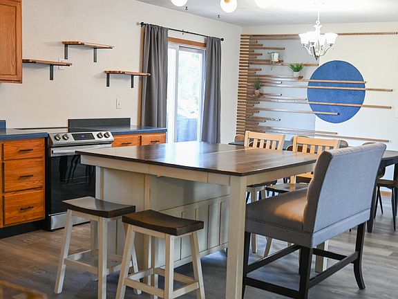 Full Kitchen, island, and dining room. Seats 14!
Upper level