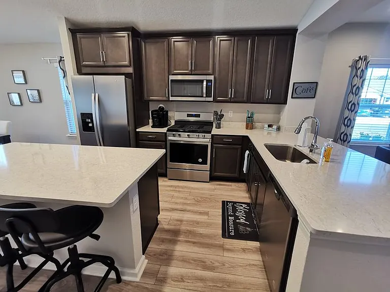20 Roycroft Pl — Photo 3