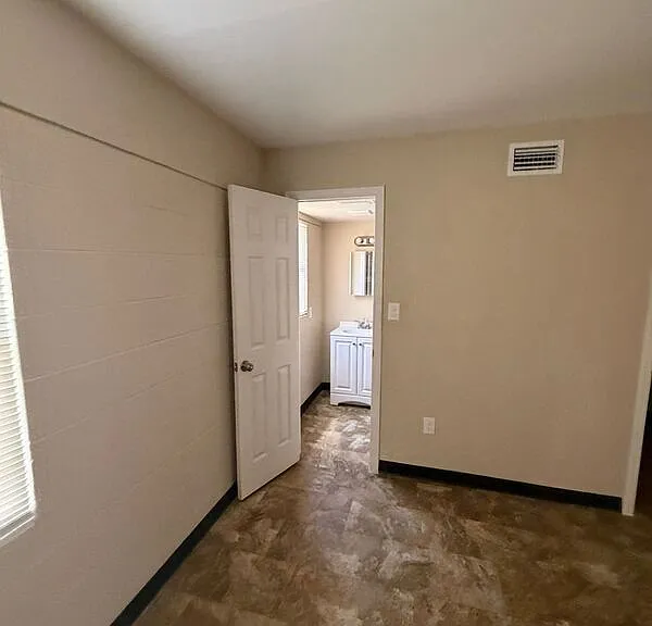 2040 W Church St #11 — Photo 8