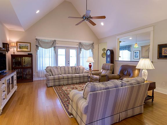 2nd image of 619 Forest Shore Dr