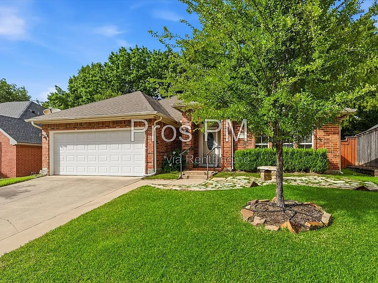 2921 Meadow Glen Dr — Photo 3