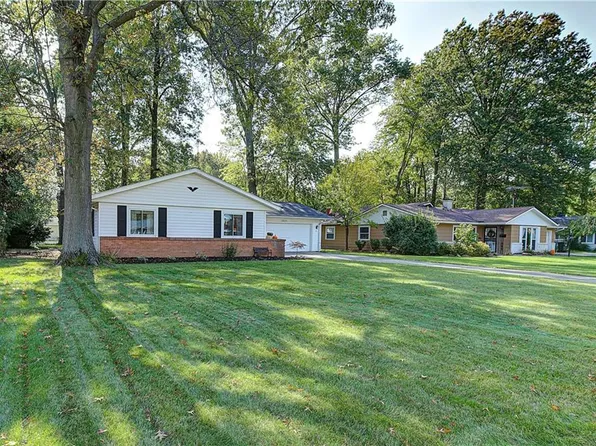 28625 Spruce Dr, North Olmsted, OH 44070