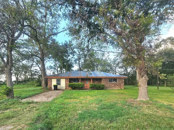 905 E Columbus Dr, Wharton, TX 77488
