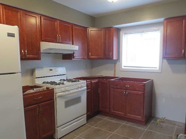 2nd image of 16A Thompson Pl