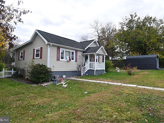 2nd image of 1432 Liggett Ave