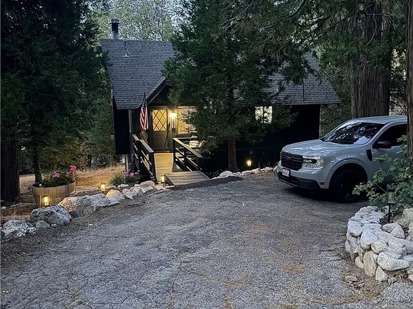 554 Pioneer Rd, Lake Arrowhead, CA 92352