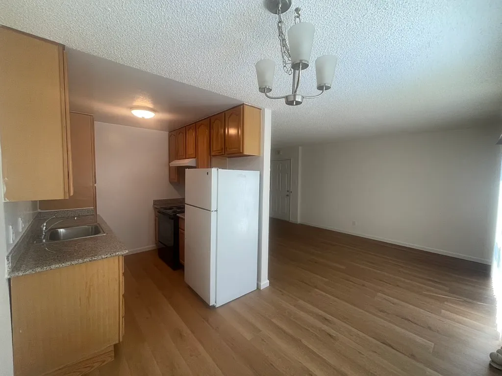 974 Nora Way — Photo 3