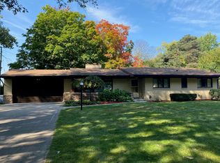 1069 Orchard Rd, Essexville, MI