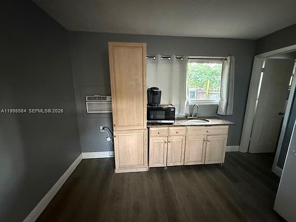 5th image of 4148 SW 24th St #0