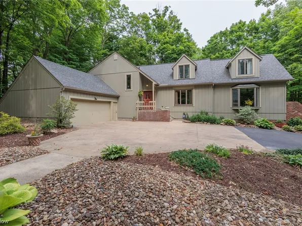 1681 King Rd, Hinckley, OH 44233