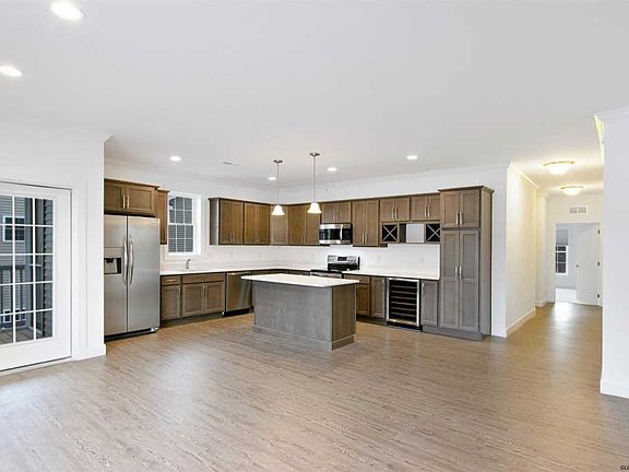 4th image of 8204 Admirals Walk Dr