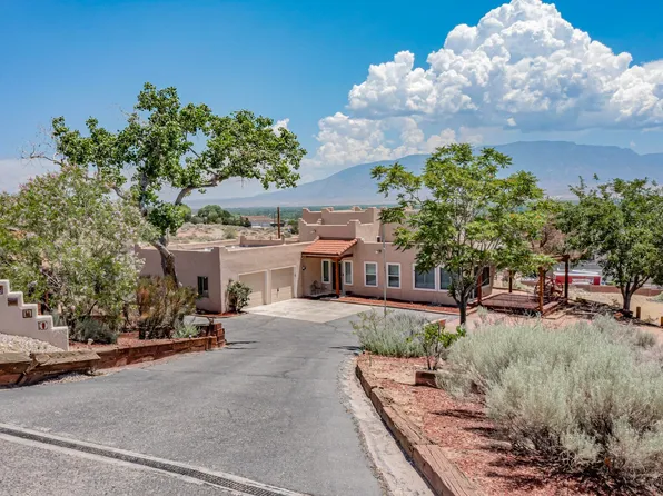 10604 Loma Del Cielo NW, Corrales, NM 87048