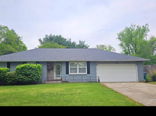 1135 E Westchester Drive, Springfield, MO 65810