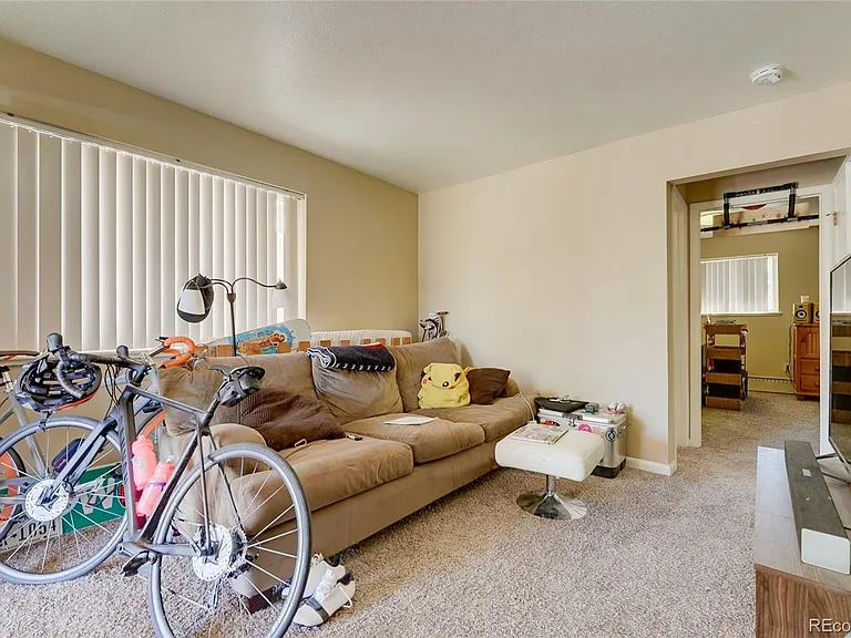244 Laurel St — Photo 2