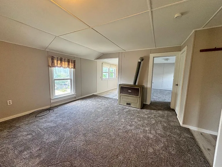 301 Elliott Ave — Photo 6