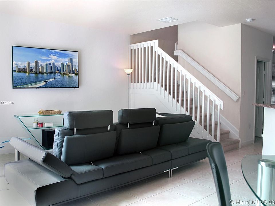 Living / Entertainment area