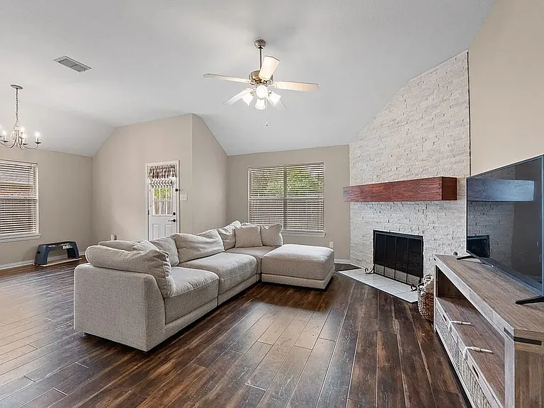 3205 Chesington Dr — Photo 6