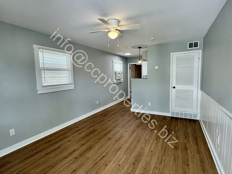 269 S Monroe Ave #C — Photo 11