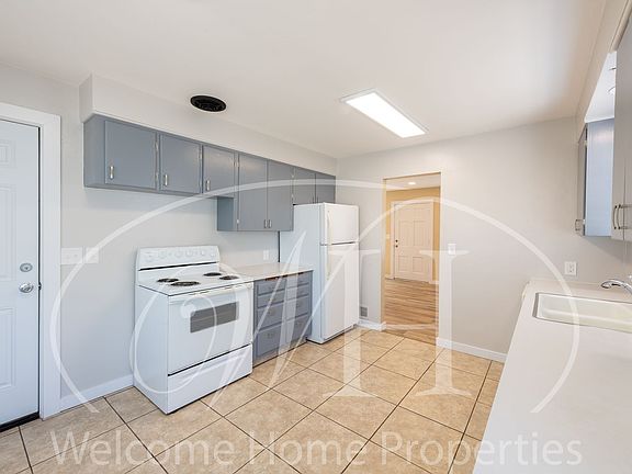 3rd image of 942 Frazier Dr Unit A