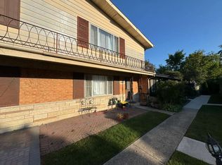 7023 W Greenleaf St, Niles, IL 60714