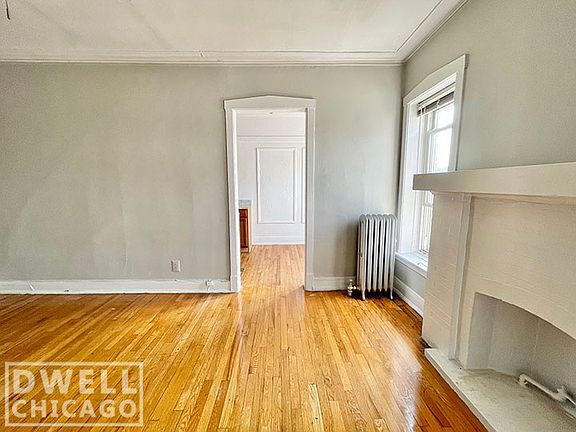 3rd image of 6526 N Lakewood Ave #653211