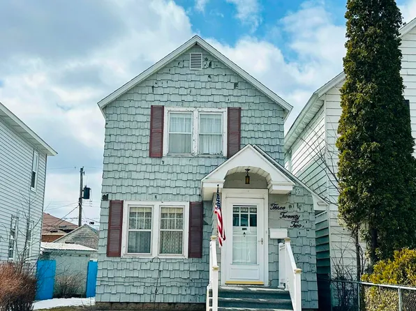 322 S 7th St, Escanaba, MI 49829