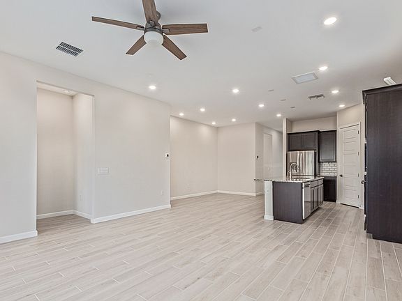 4th image of 17539 N 50th Way