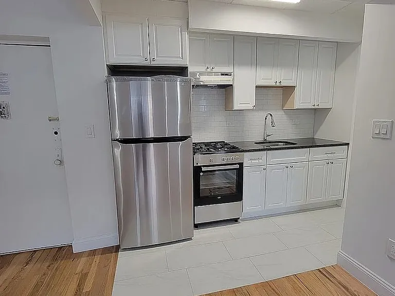 14351 Roosevelt Ave #12E — Photo 3