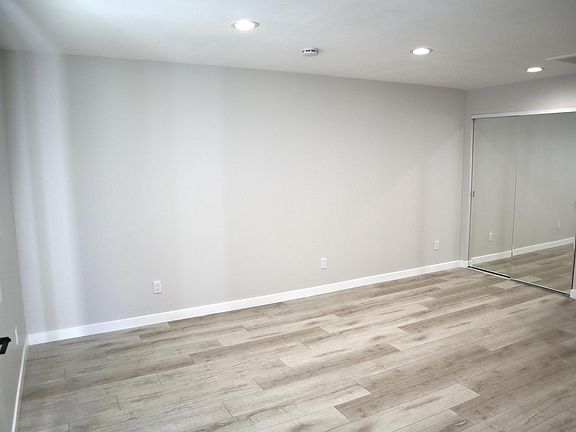 5th image of 11223 Glenworth St #1/2